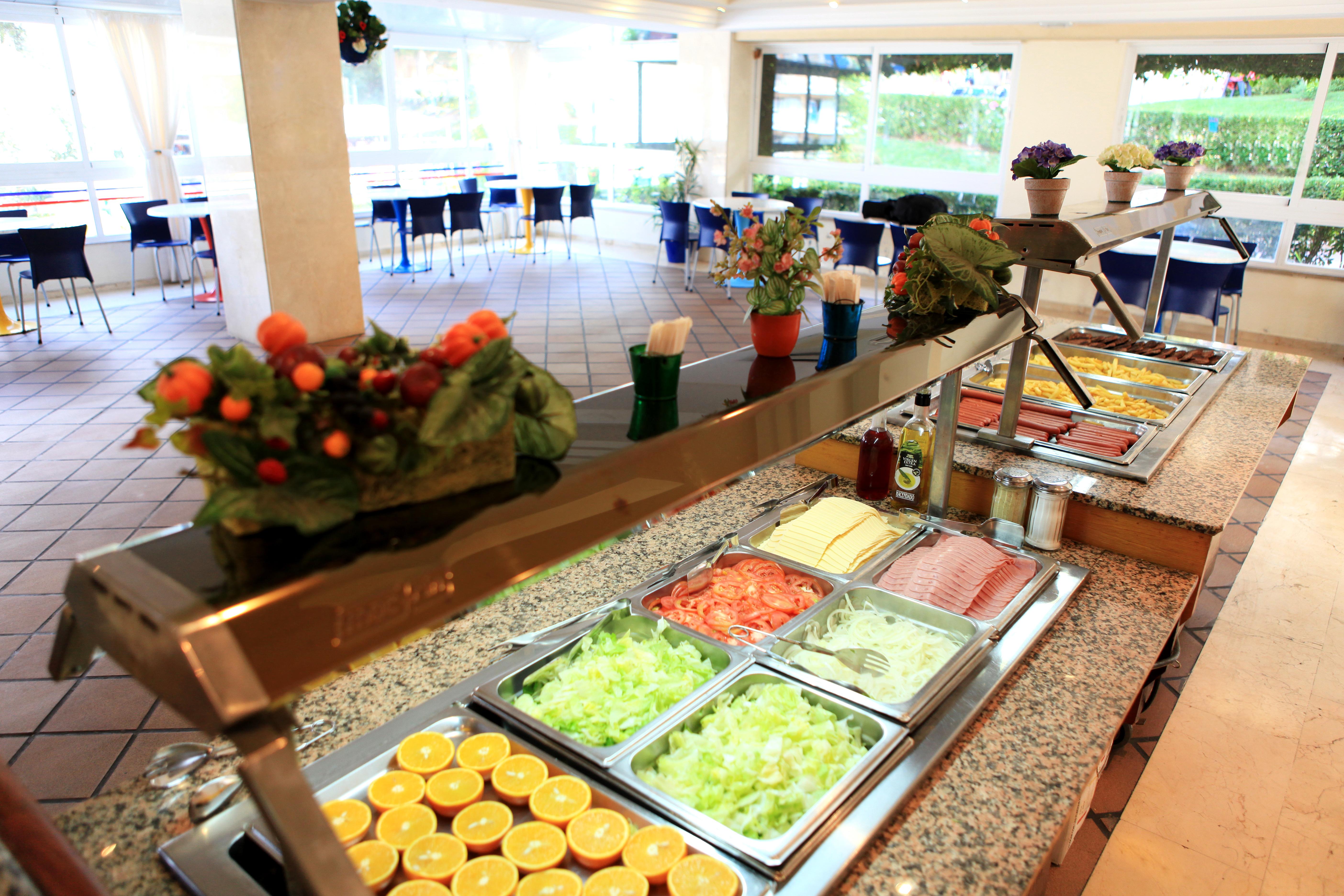 Отель Sahara Nubia Gobi Ses Cadenes Экстерьер фото Breakfast buffet at a hotel