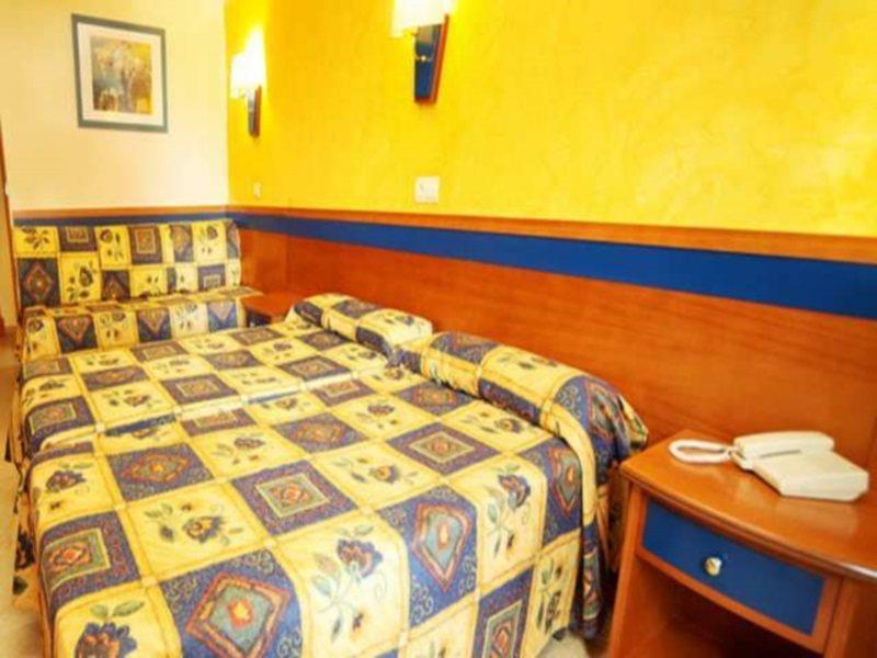 Отель Sahara Nubia Gobi Ses Cadenes Экстерьер фото A room at the hotel
