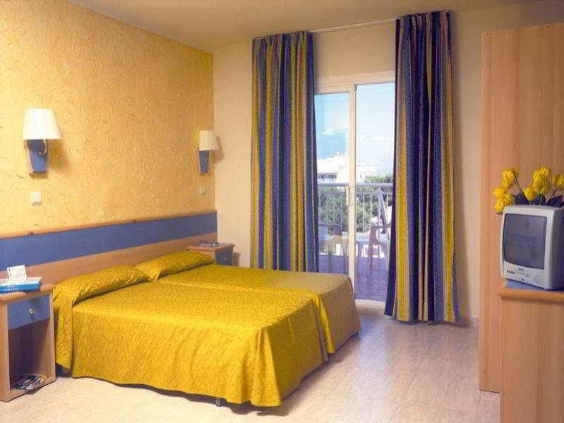 Отель Sahara Nubia Gobi Ses Cadenes Экстерьер фото A room at a hotel in Malta